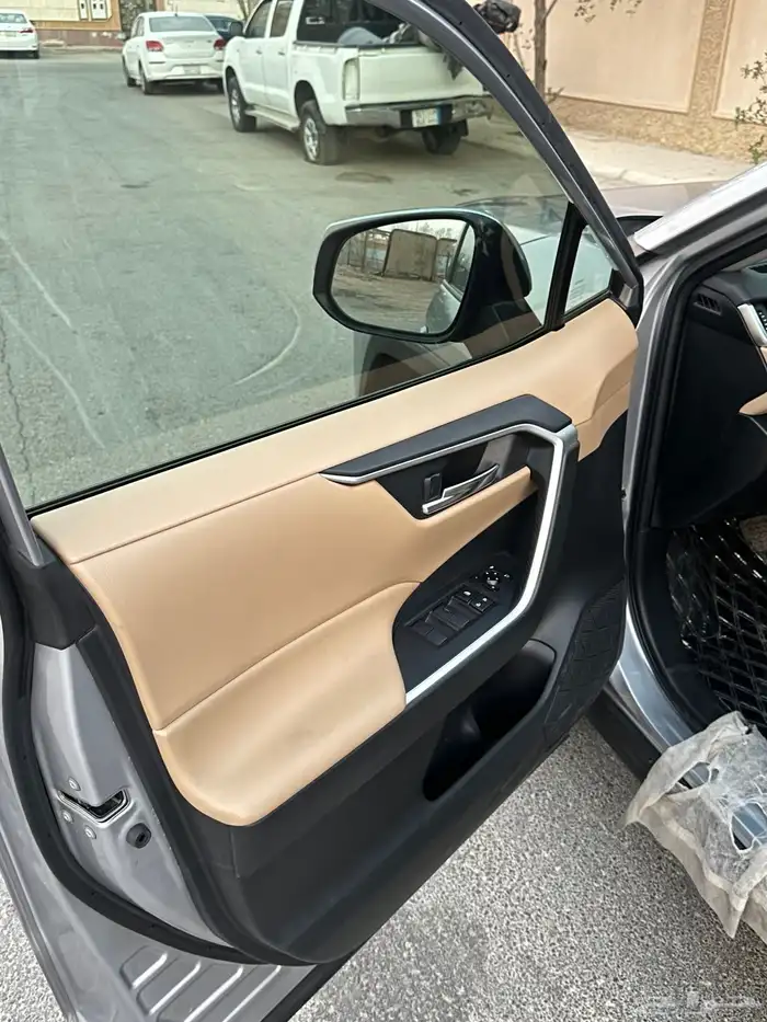 تويوتا راف فور 2021 فل كامل سعودي ممشى قليل . 20