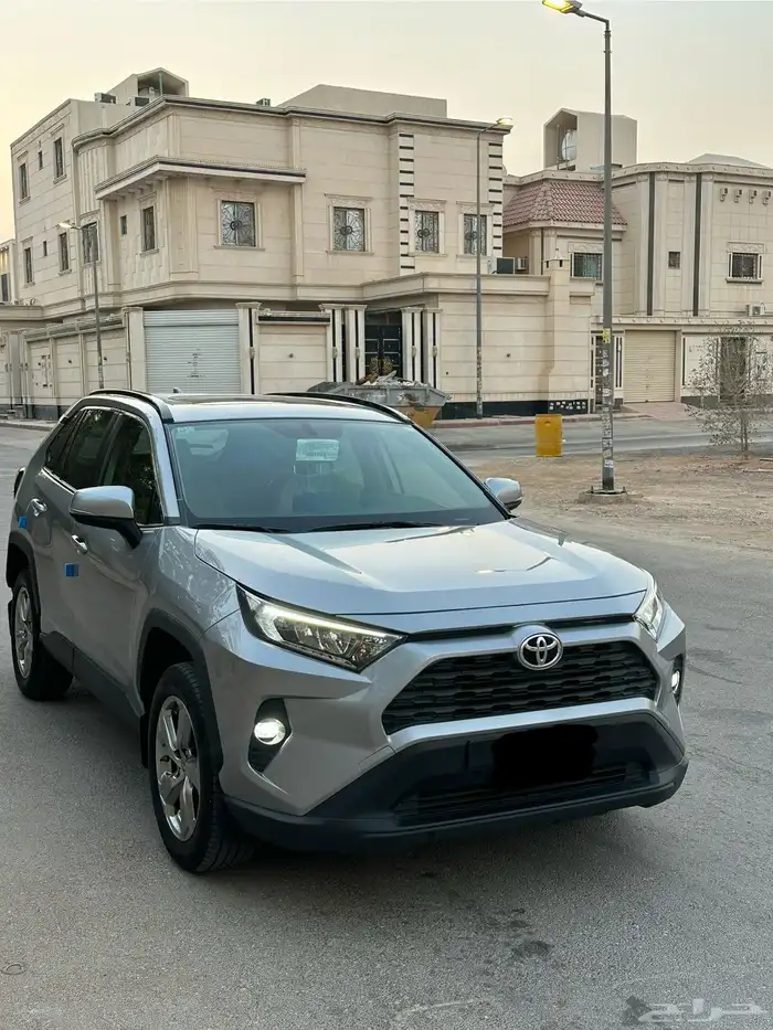 تويوتا راف فور 2021 فل كامل سعودي ممشى قليل . 2