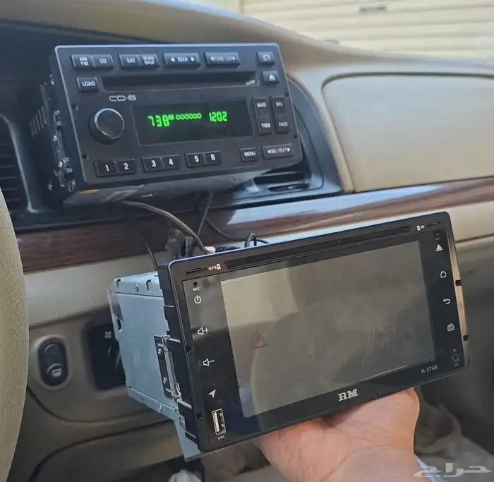 شاشة فورد فكتوريا رودماستر 8