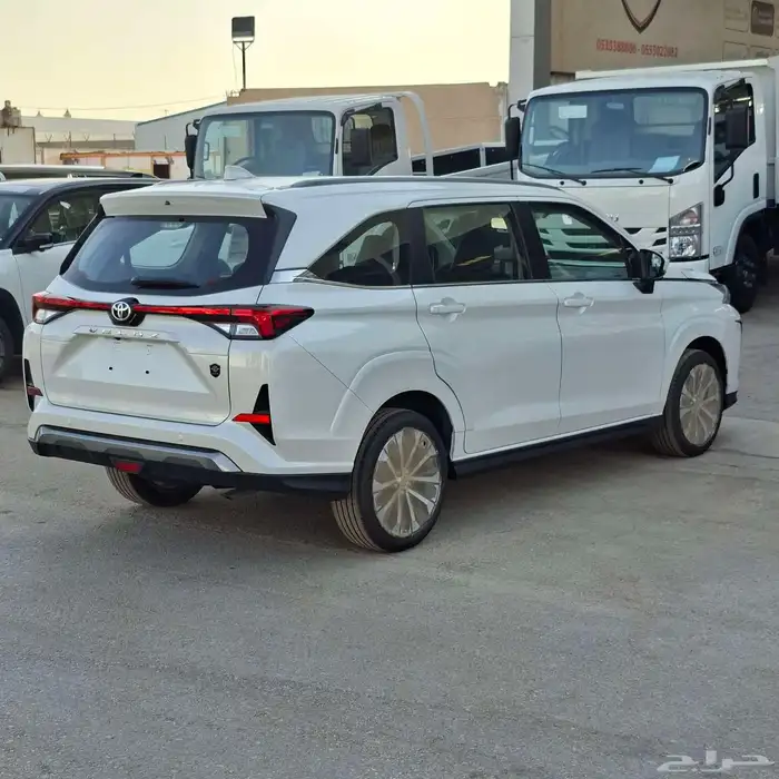 تويوتا فيلوز 2025 فل السعر 73500 شامل الضريبه 5