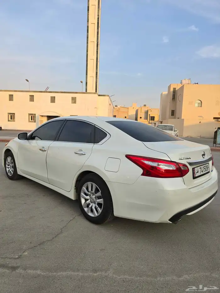 نيسان ألتيما 2017 ستاندرد ممشى 130 ألف فقط نظيفة جدا 2