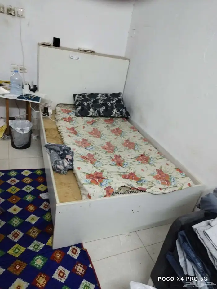 متفرقات للبيع ( استاند مطبخ علاقة ملابس طاوله صغيره ك 5