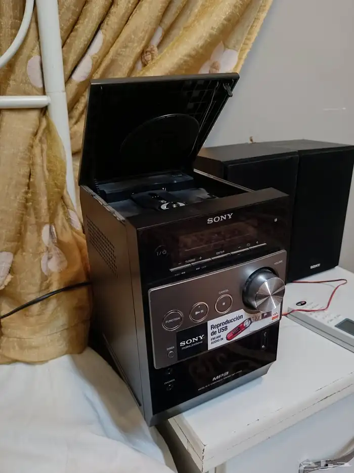 سماعات سوني لا تقيل بلوتوث تقبل AUX وفلاش وراديو واشرطه كل 7