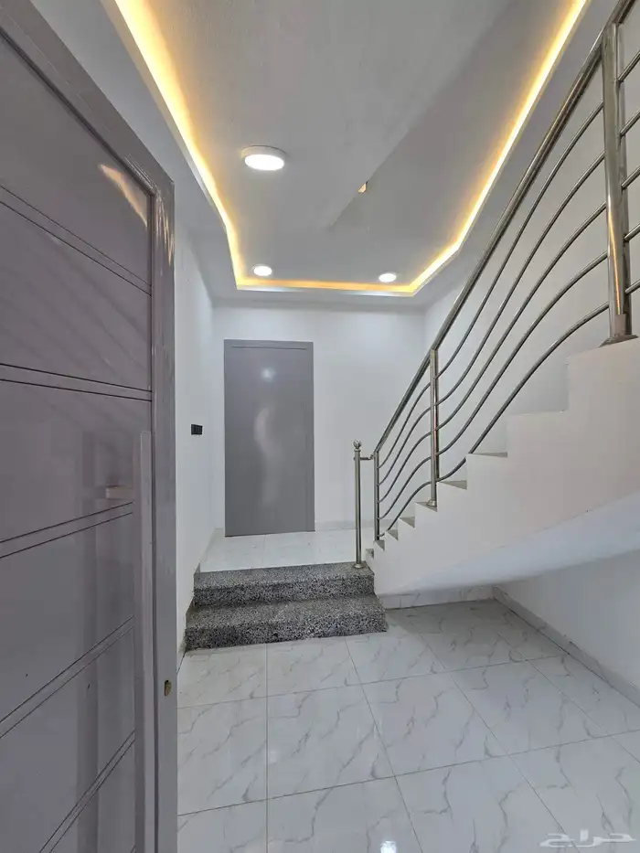 للبيع ررف دور وملحق 650 الف حوش ومدخل سياره 20