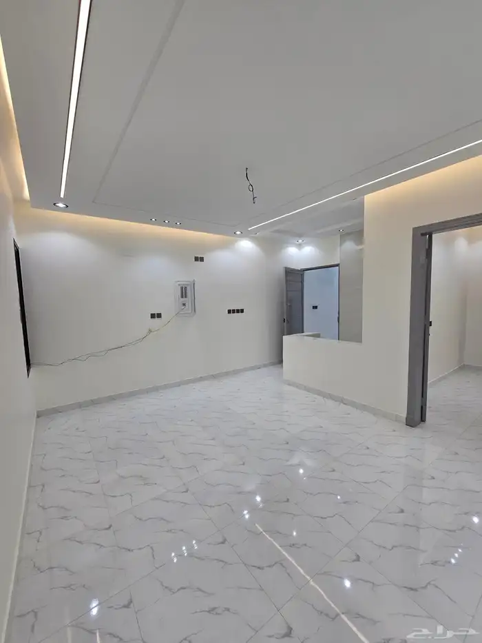 للبيع ررف دور وملحق 650 الف حوش ومدخل سياره 41