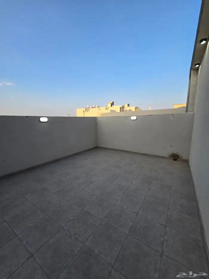 للبيع ررف دور وملحق 650 الف حوش ومدخل سياره 49