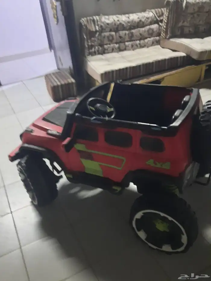 سيارة اطفال بحالة ممتازة جدا بدون اي عطل حجم للبيع 2