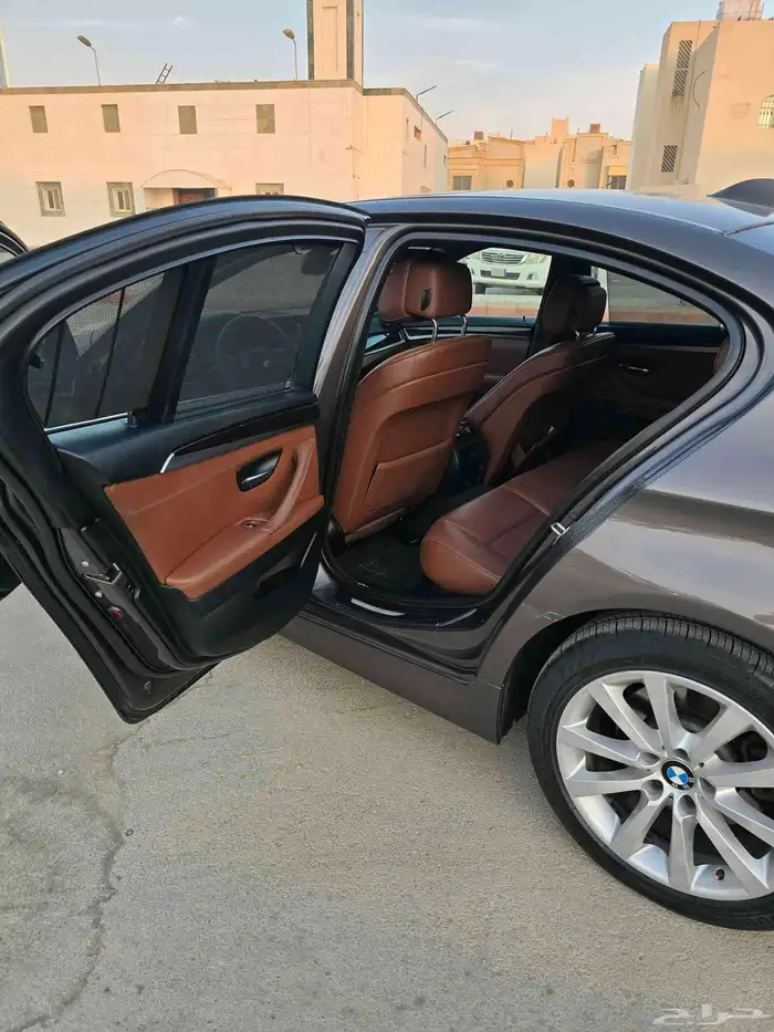 بي ام - BMW 530i 2013 فل كامل   نظيفة جدا   صيانة وكالة 17