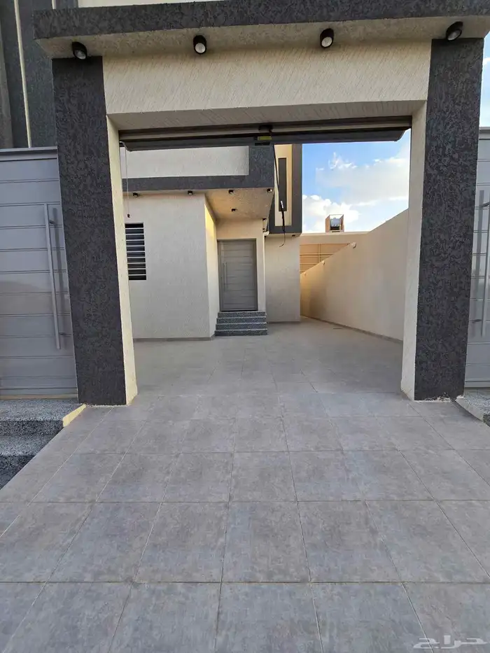 للبيع ررف دور وملحق 650 الف حوش ومدخل سياره 0