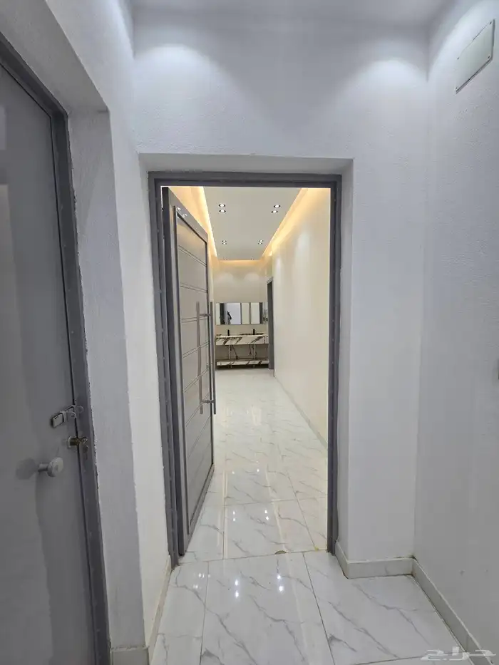 للبيع ررف دور وملحق 650 الف حوش ومدخل سياره 39