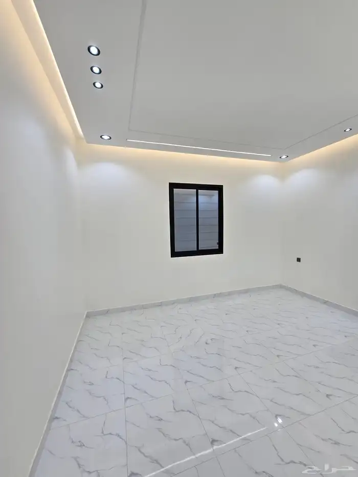 للبيع ررف دور وملحق 650 الف حوش ومدخل سياره 35