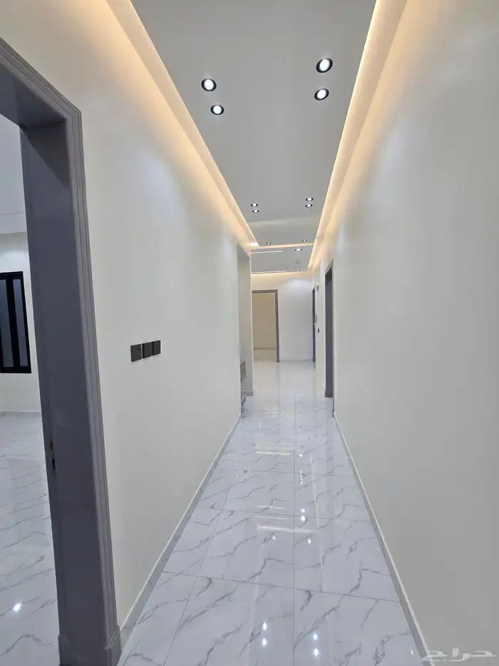 للبيع ررف دور وملحق 650 الف حوش ومدخل سياره 36