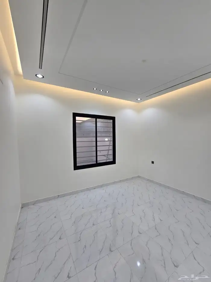 للبيع ررف دور وملحق 650 الف حوش ومدخل سياره 46