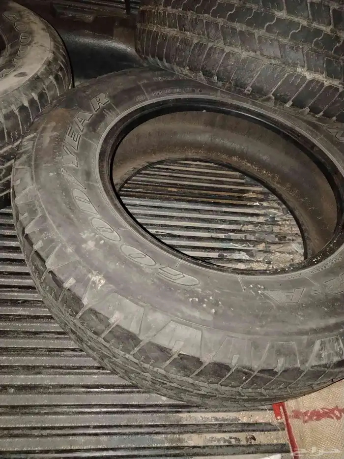 كفرات قوديير مستخدمه للبيع تصلح لجمس 1