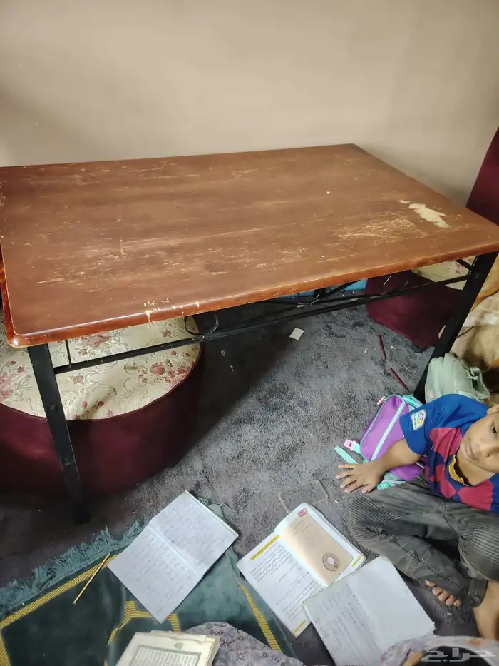 طاولة صفرة بحالة جيدة 1