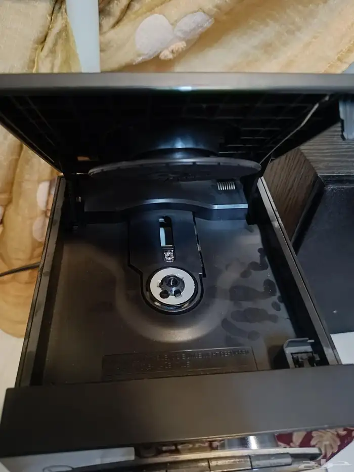 سماعات سوني لا تقيل بلوتوث تقبل AUX وفلاش وراديو واشرطه كل 8