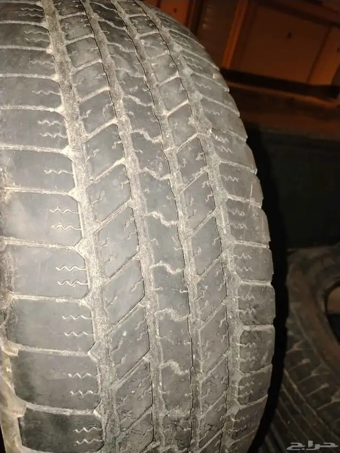 كفرات قوديير مستخدمه للبيع تصلح لجمس 2