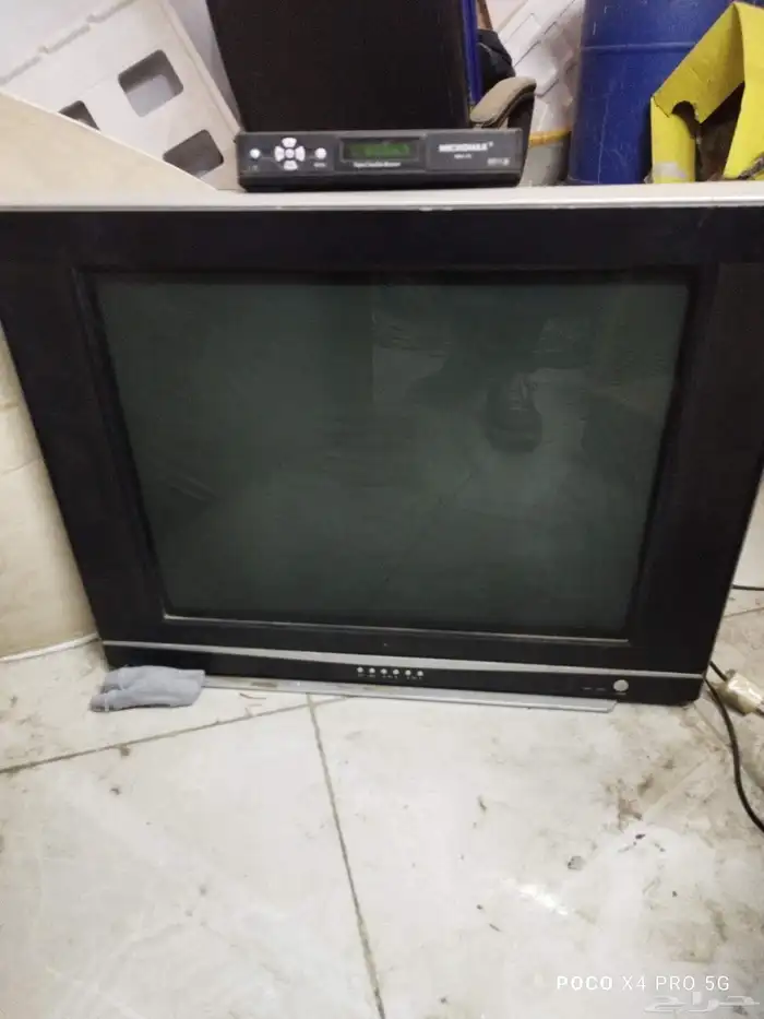 متفرقات للبيع ( استاند مطبخ علاقة ملابس طاوله صغيره ك 7