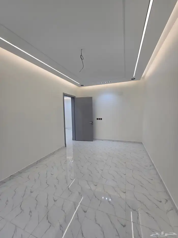 للبيع ررف دور وملحق 650 الف حوش ومدخل سياره 25