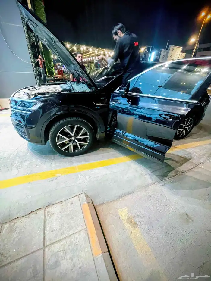 جيب طوارق أسود R-line 2022 Touareg SUV ضمان ساري 5