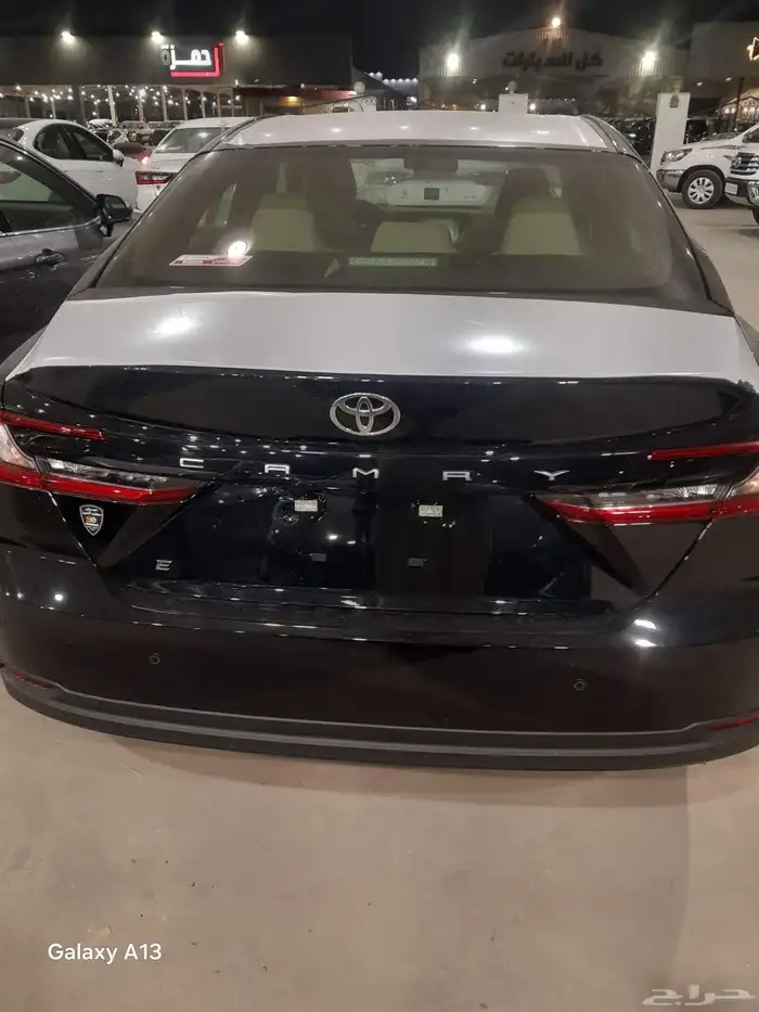 تويوتا كامرى E بنزين موديل 2025 اللون اسود 3