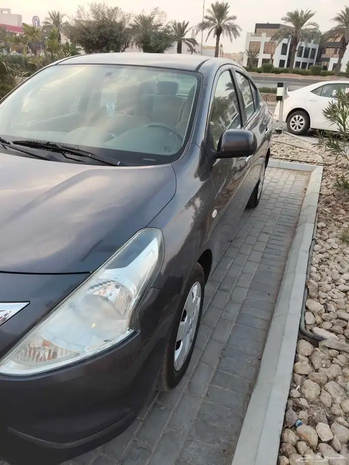 نيسان صني 2021 اللون رمادي 2