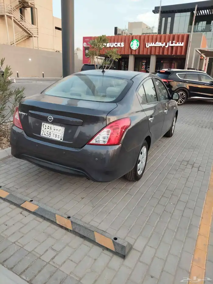 نيسان صني 2021 اللون رمادي 3