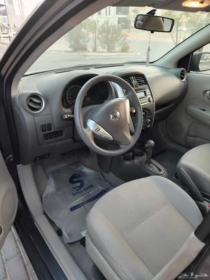 نيسان صني 2021 اللون رمادي 0