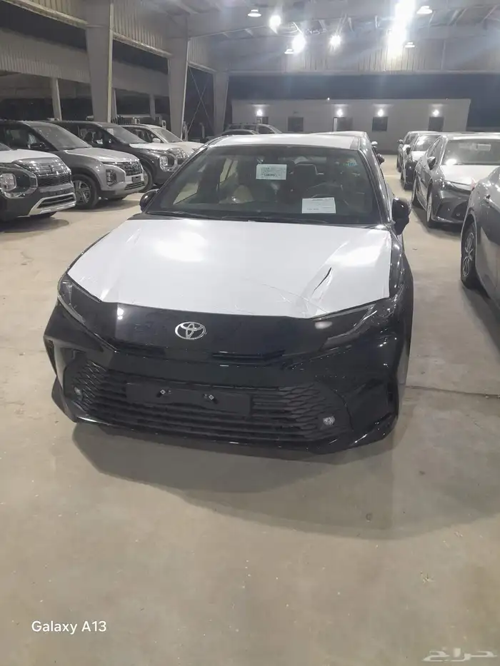 تويوتا كامرى E بنزين موديل 2025 اللون اسود 0