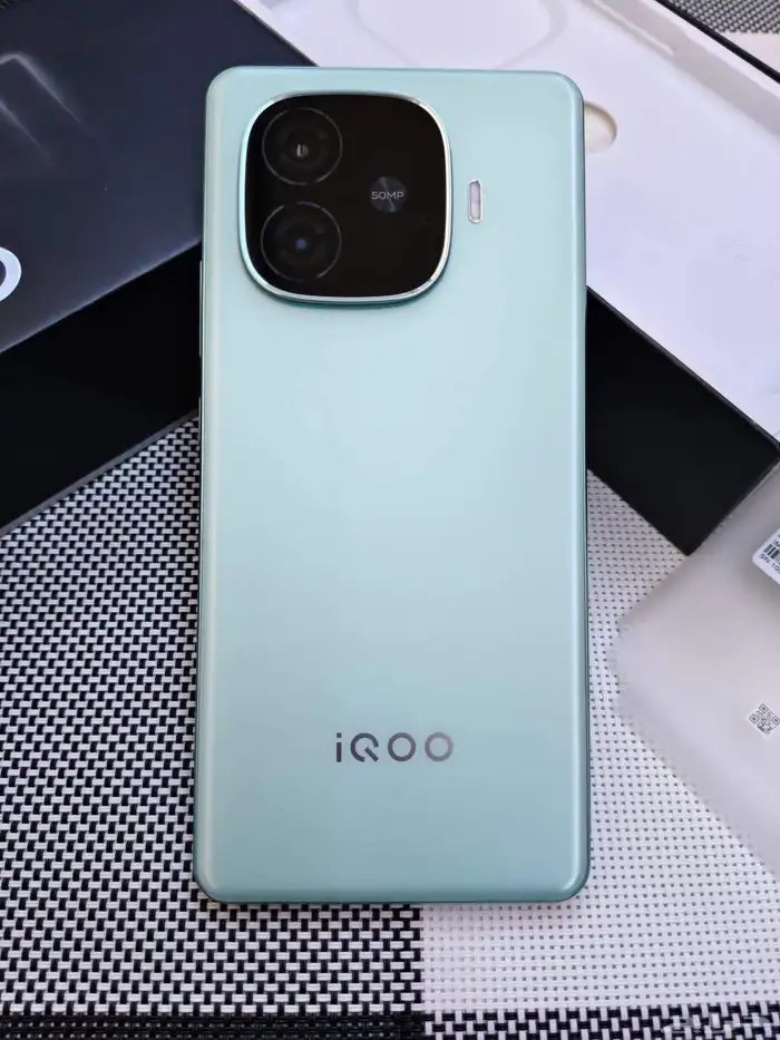 iqoo z9 5g نسخه الشرق الأوسط 4