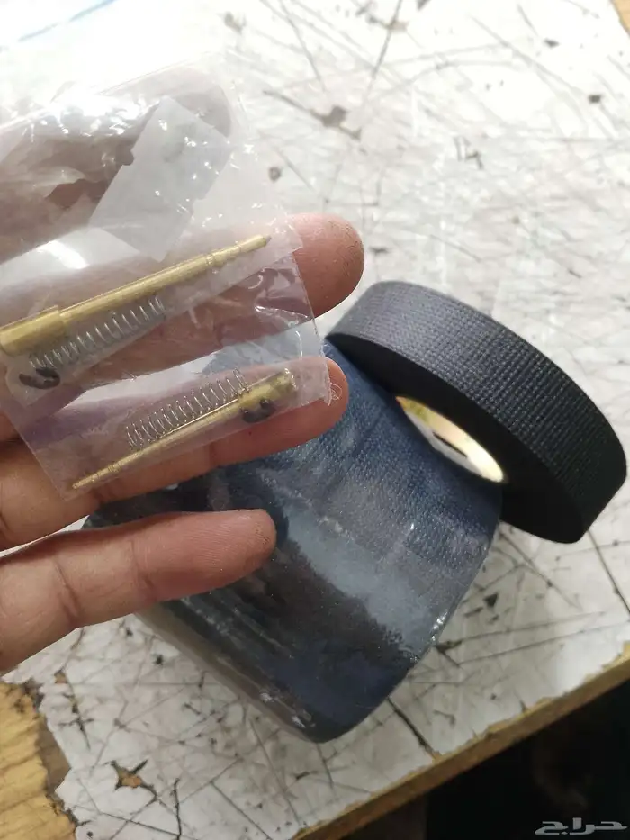 تنجيد وزينه وكهرباء وقطع غيار سيارات. 17