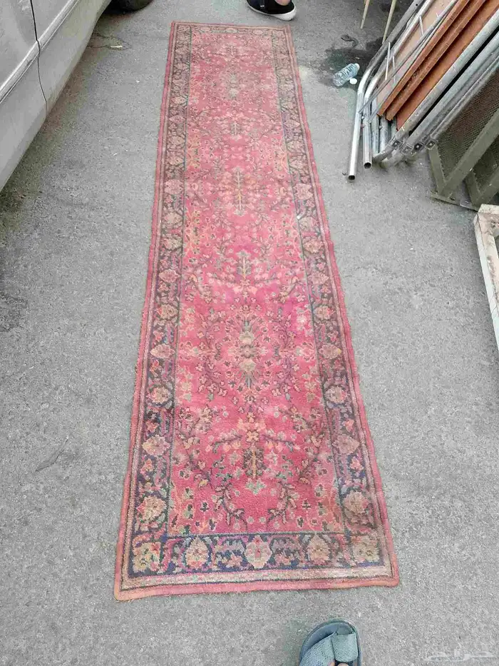 زوليه إيرانيه قديم وتاج خزنه قديم ولوحه مرسومه بفن 5