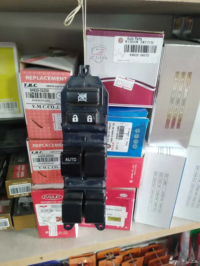 تنجيد وزينه وكهرباء وقطع غيار سيارات. 9