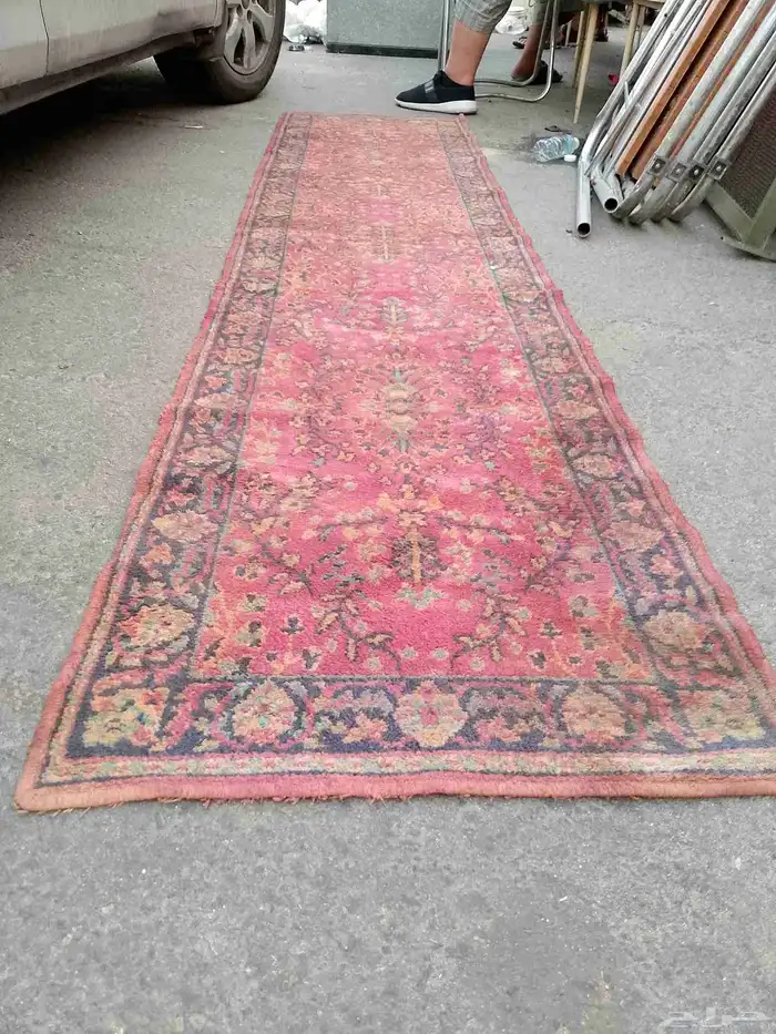 زوليه إيرانيه قديم وتاج خزنه قديم ولوحه مرسومه بفن 3