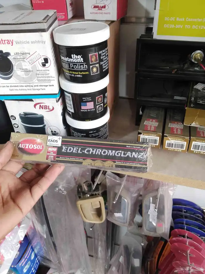 تنجيد وزينه وكهرباء وقطع غيار سيارات. 6