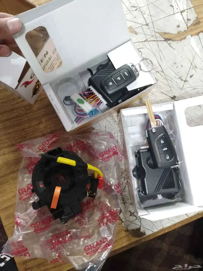 تنجيد وزينه وكهرباء وقطع غيار سيارات. 14