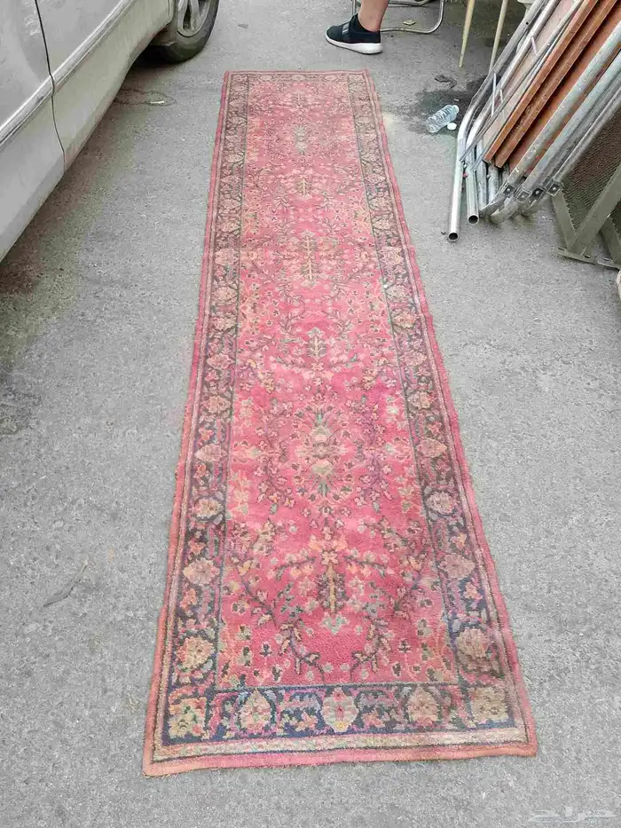 زوليه إيرانيه قديم وتاج خزنه قديم ولوحه مرسومه بفن 4