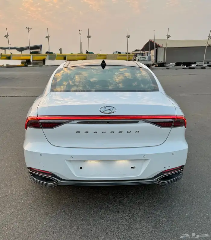 ازيرا 2023 بنورما فل كامل بحالة الوكاله للبيع 4