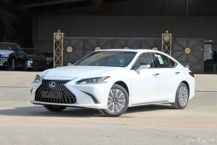 لكزس es 300 هايبرد 2024(ممشى 15 الف فقط) 5