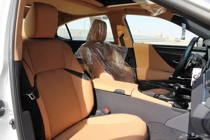 لكزس es 300 هايبرد 2024(ممشى 15 الف فقط) 3