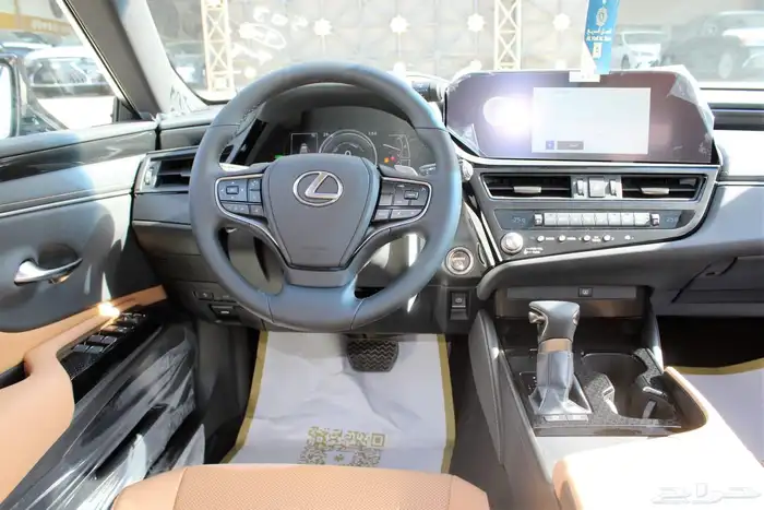 لكزس es 300 هايبرد 2024(ممشى 15 الف فقط) 2