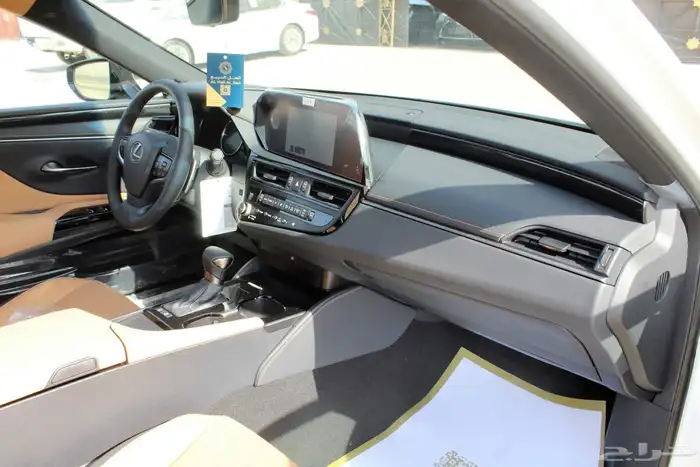 لكزس es 300 هايبرد 2024(ممشى 15 الف فقط) 4