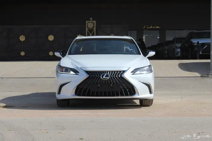 لكزس es 300 هايبرد 2024(ممشى 15 الف فقط) 6
