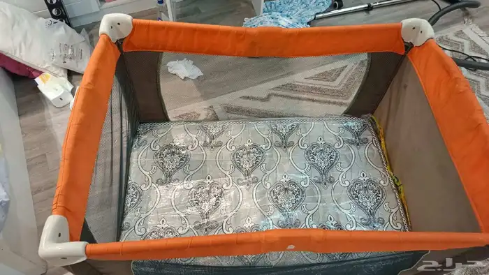 سرير اطفال بحالة جبدة قابل للتطبيق صدقة بدون مقابل 1