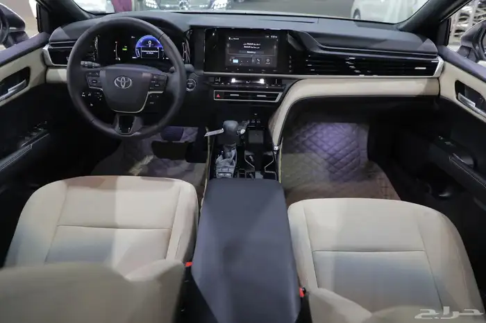 تويوتا كامري E بلس هايبرد فتحة سقف 2025 شبه الجديد 14