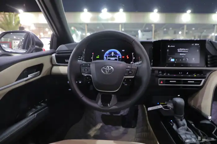 تويوتا كامري E بلس هايبرد فتحة سقف 2025 شبه الجديد 17