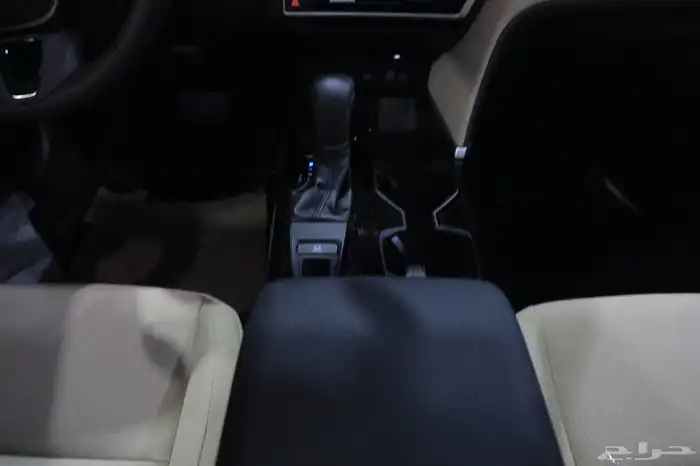 كامري LE فتحة بنزين 2025 جديد اسود 10