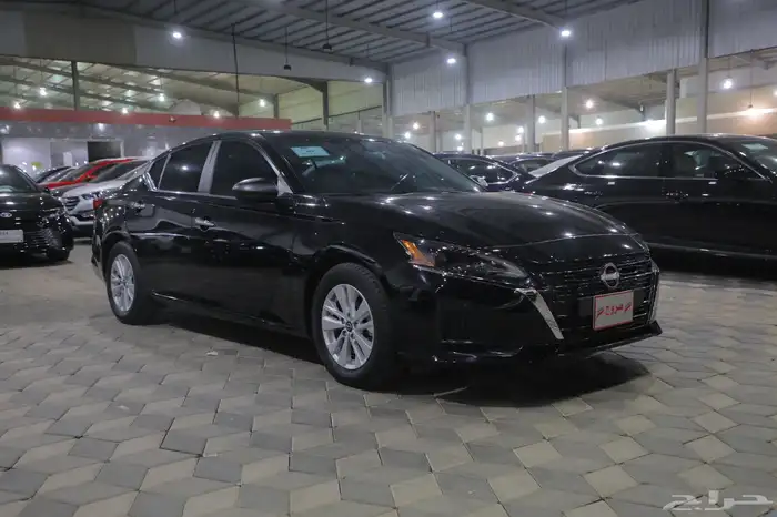 نيسان التيما استاندر اسود 2025 شبه الجديد 0
