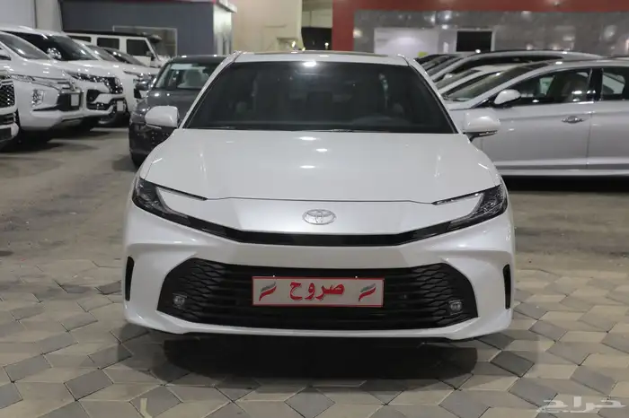 تويوتا كامري E بلس هايبرد فتحة سقف 2025 شبه الجديد 1