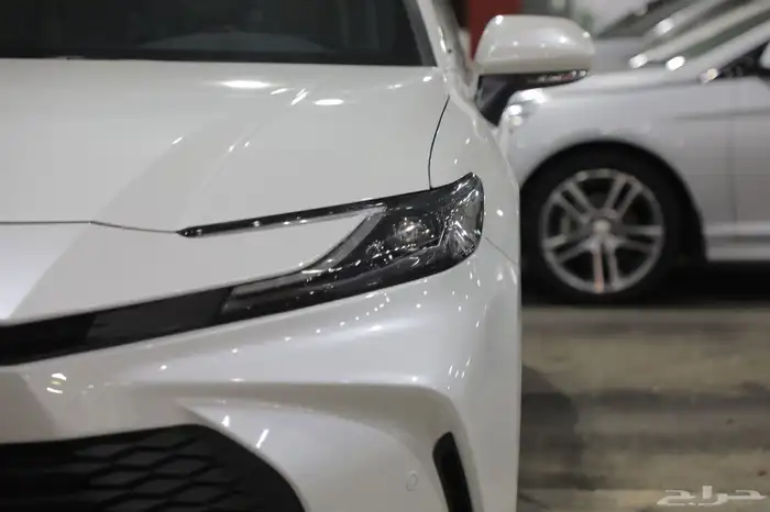 تويوتا كامري E بلس هايبرد فتحة سقف 2025 شبه الجديد 6